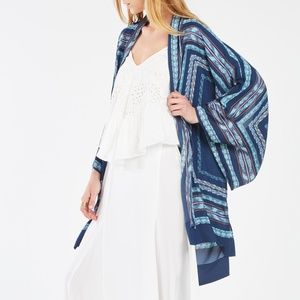 NWT BCBGMaxAzria Tildie Tapestry Print Kimono
